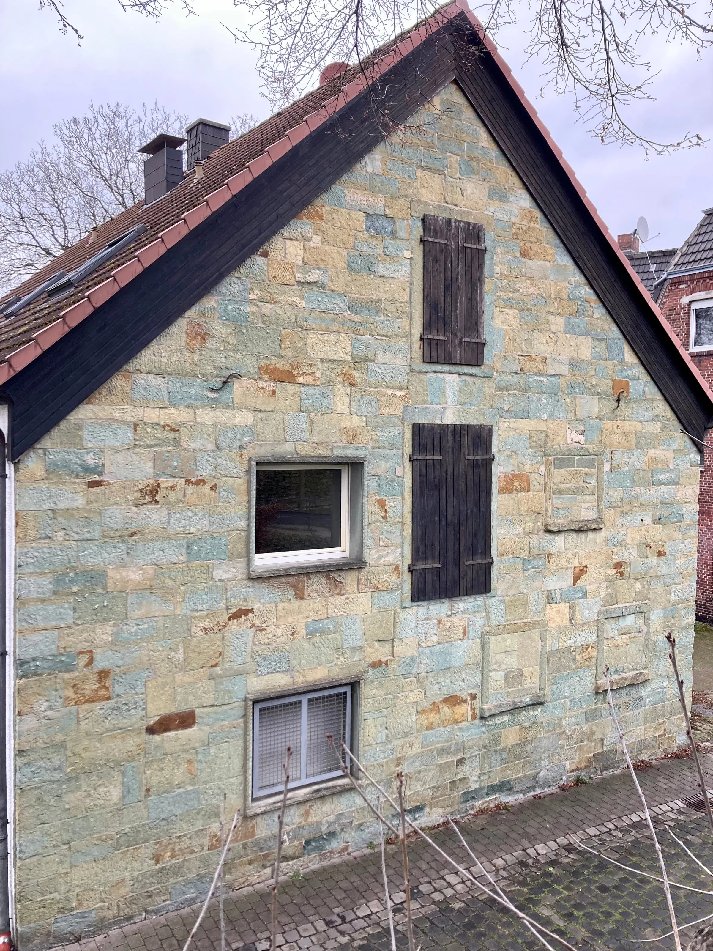 Fassade aus Soester Grünsandstein